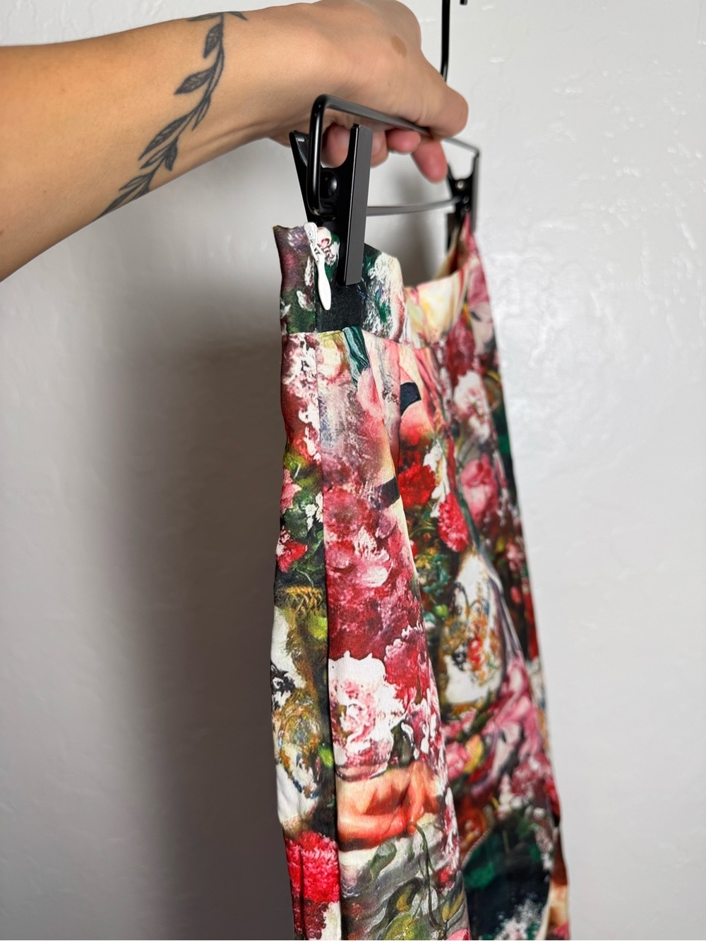 PrettyLittleThing Rose Femme Renaissance Print Wide Leg Satin Pants Trousers - Picture 8 of 12